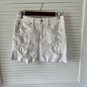 American Eagle Distressed Mini Skirt White Denim Frayed Raw Edge Size 6
